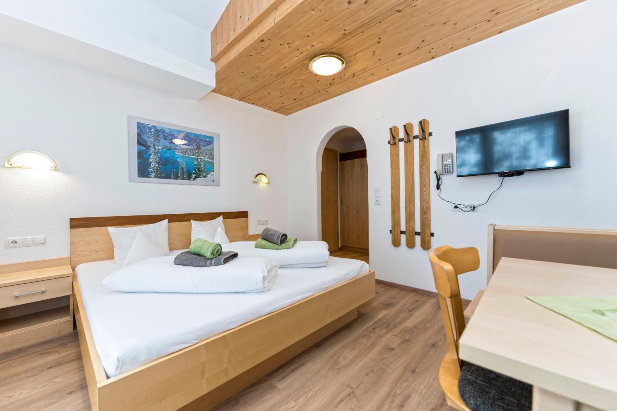 Hotel Garni Siegele - Inklusive Silvretta-Card Premium Ischgl Extérieur photo