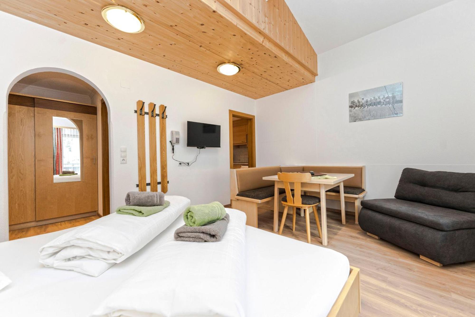 Hotel Garni Siegele - Inklusive Silvretta-Card Premium Ischgl Extérieur photo