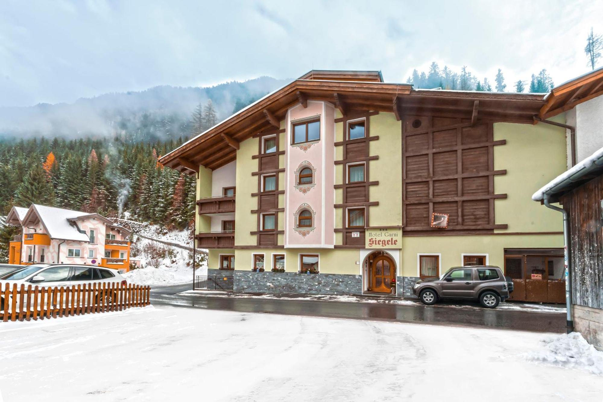 Hotel Garni Siegele - Inklusive Silvretta-Card Premium Ischgl Extérieur photo