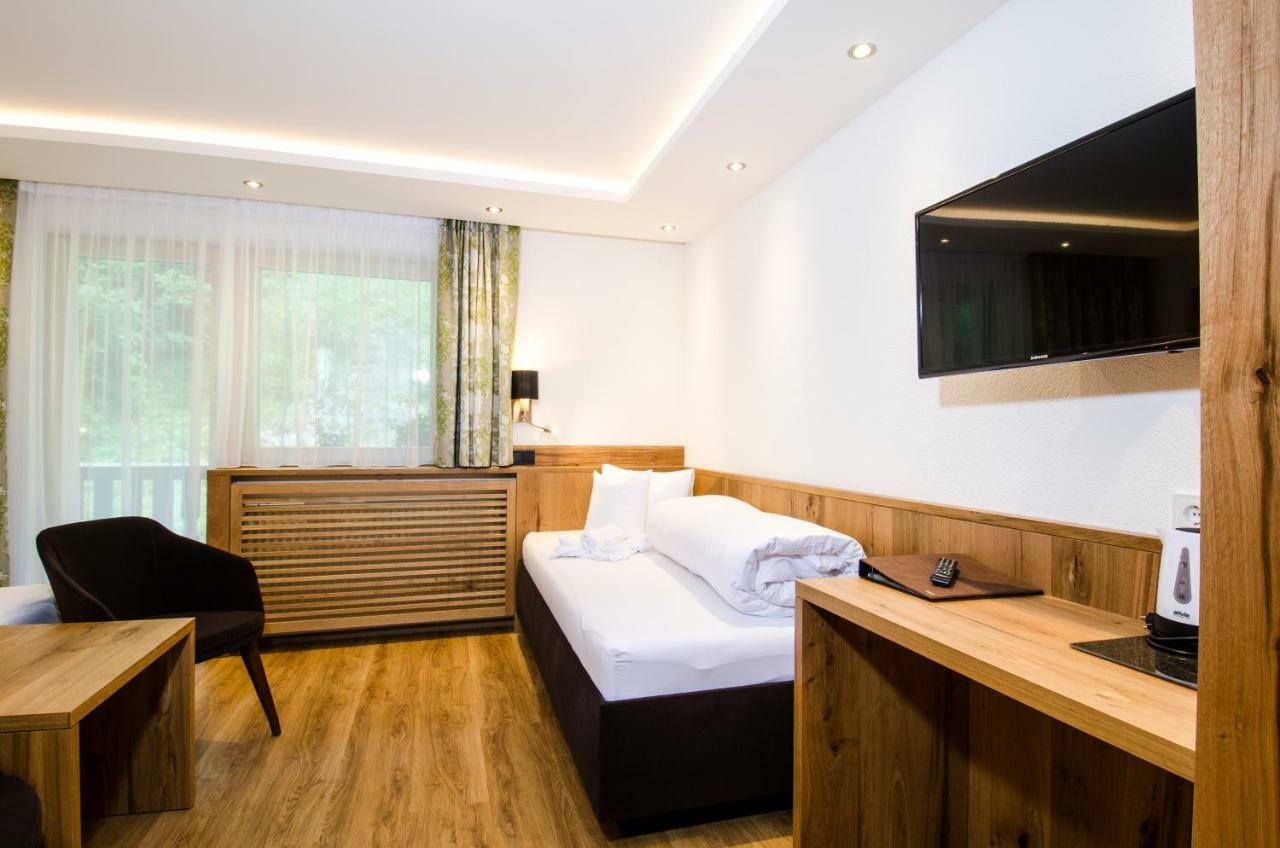 Hotel Garni Siegele - Inklusive Silvretta-Card Premium Ischgl Extérieur photo